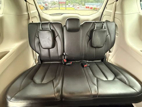 Used 2017 Chrysler Pacifica Touring-L Plus FWD image 26