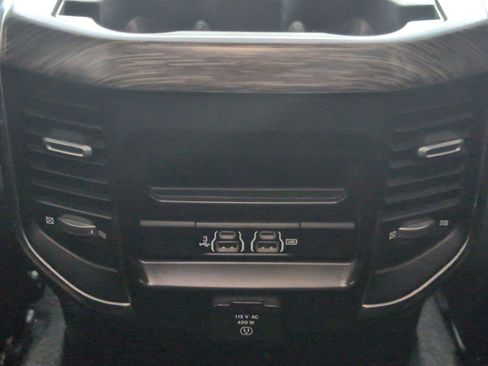 Used 2019 RAM 1500 Laramie image 26