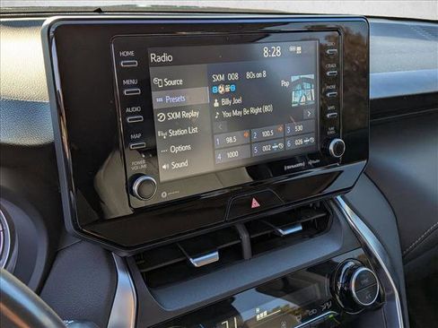 Certified 2022 Toyota Venza LE image 14