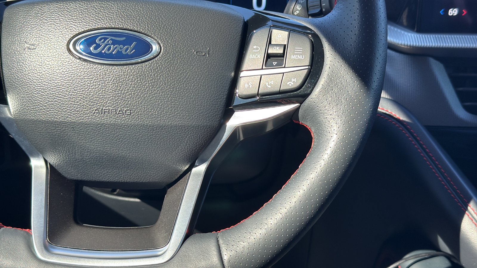 Used 2025 Ford Explorer ST-Line w/ Premium Package RWD image 15