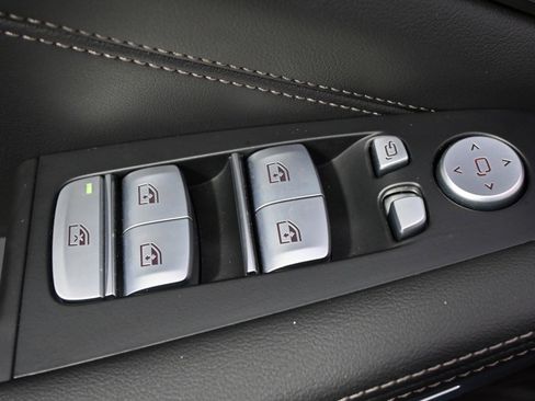 Used 2025 BMW X7 xDrive40i w/ M Sport Package image 23