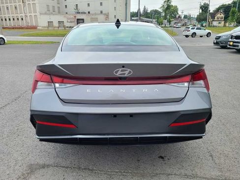Used 2024 Hyundai Elantra SEL FWD image 8