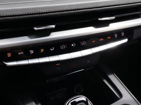 Used 2025 Cadillac XT4 Premium Luxury FWD image 23