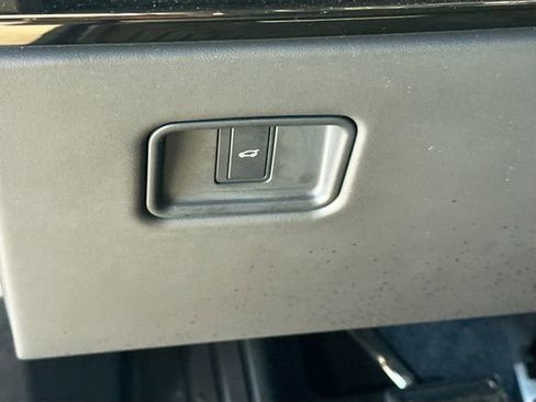 Used 2023 Land Rover Range Rover Sport SE image 11