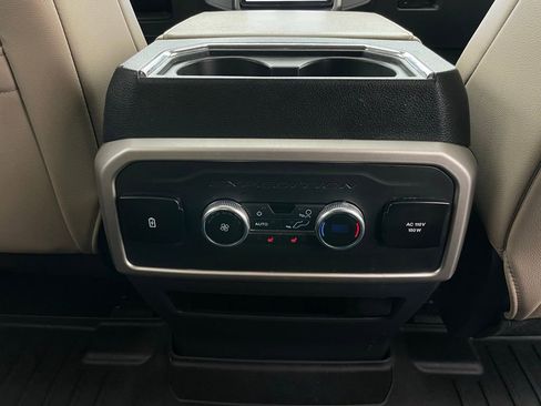 Used 2022 Ford Expedition Limited image 38