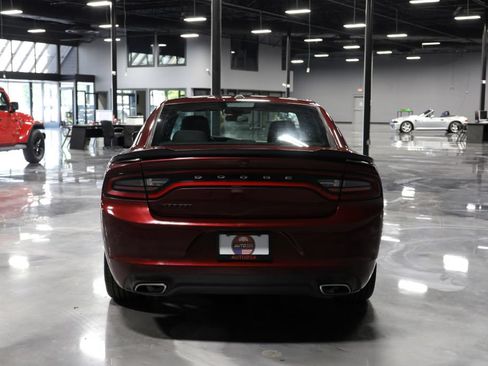 Used 2018 Dodge Charger SXT w/ Blacktop Package RWD image 6