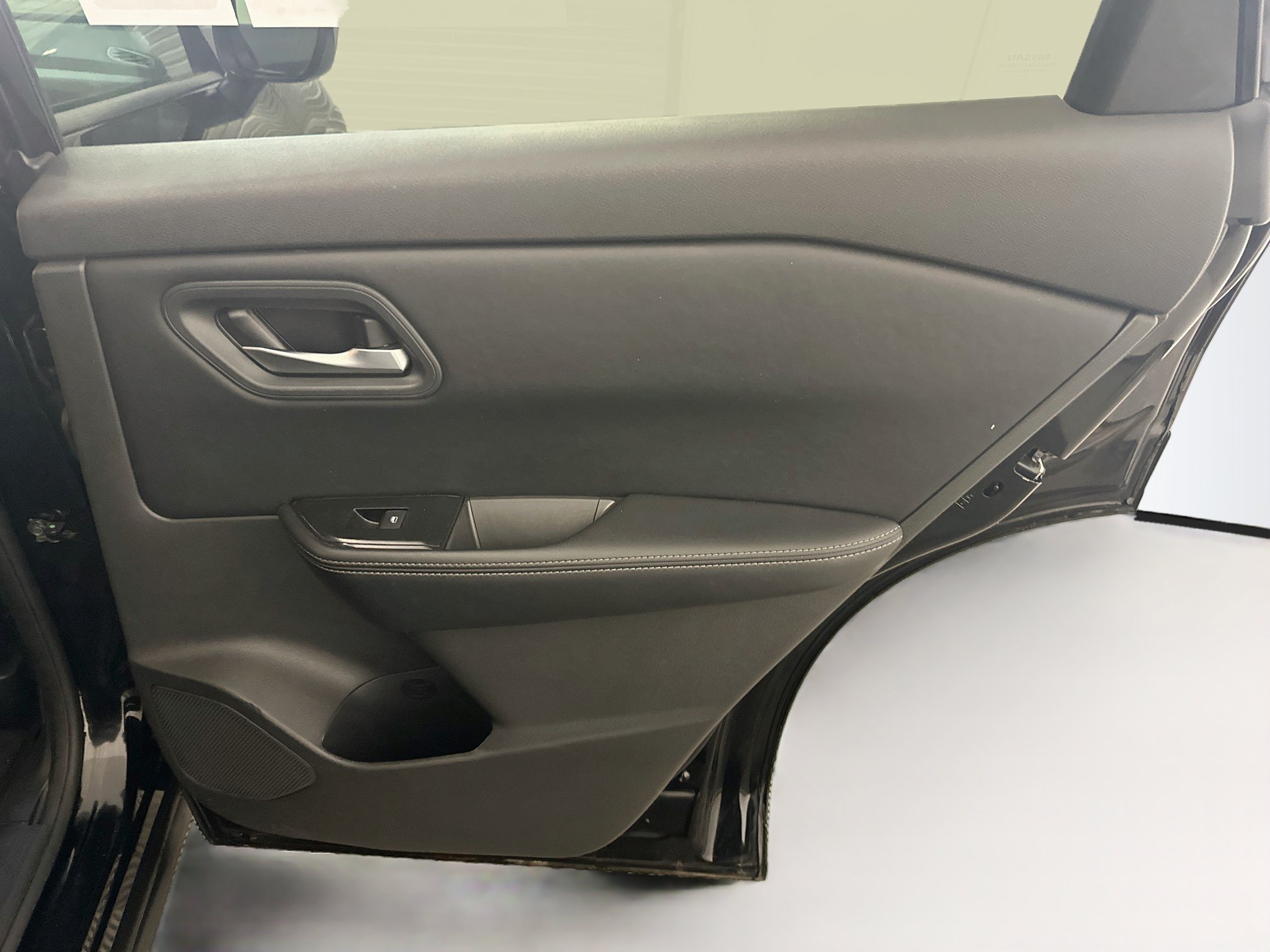 Used 2025 Nissan Rogue SV AWD/4WD image 31