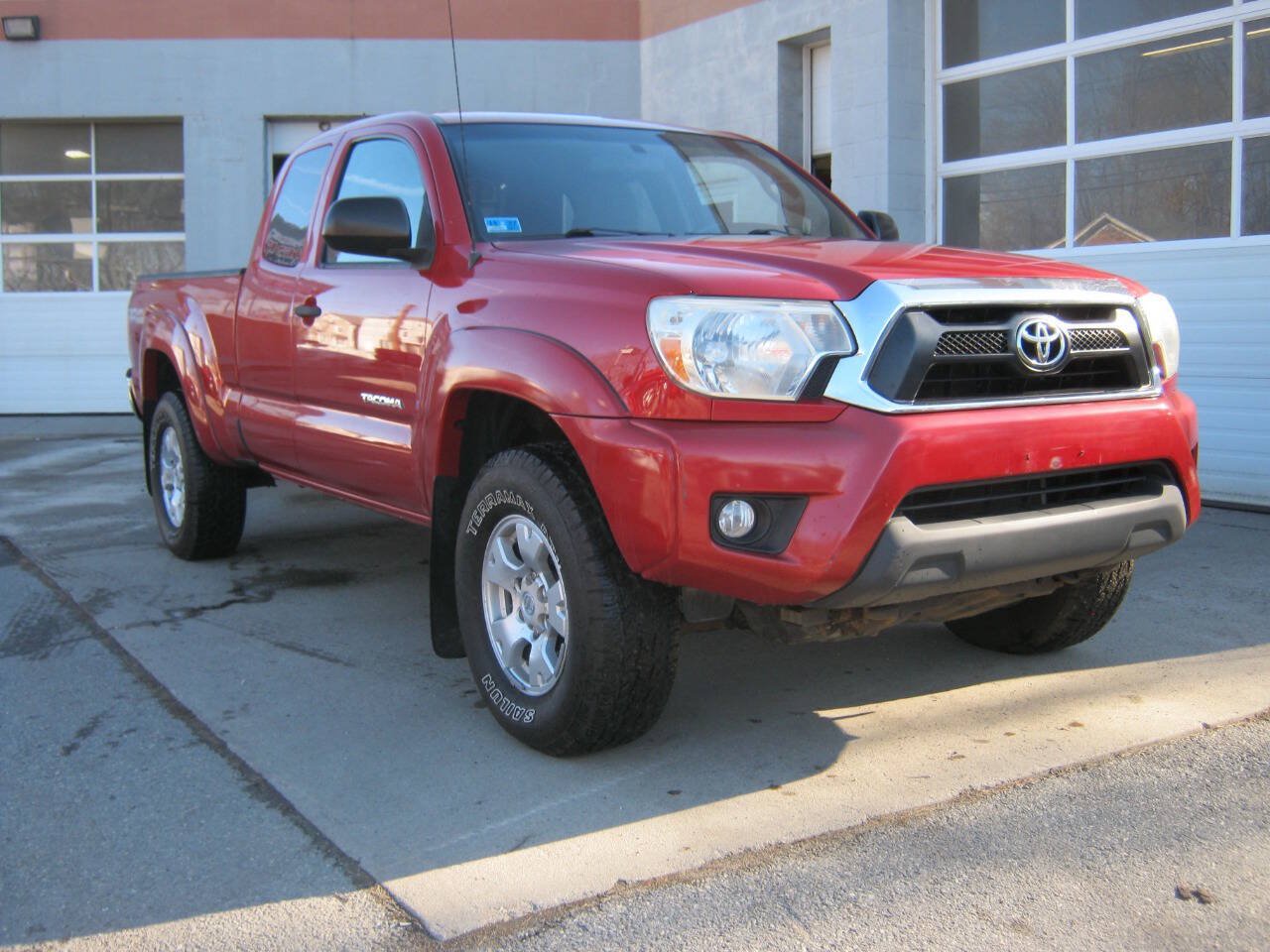 Used 2014 Toyota Tacoma 4x4 Access Cab V6 w/ TRD Off-Road Package image 3