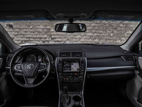 Used 2015 Toyota Camry XSE image 25