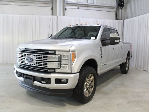 Used 2017 Ford F250 Platinum w/ Platinum Ultimate Package AWD/4WD image 36