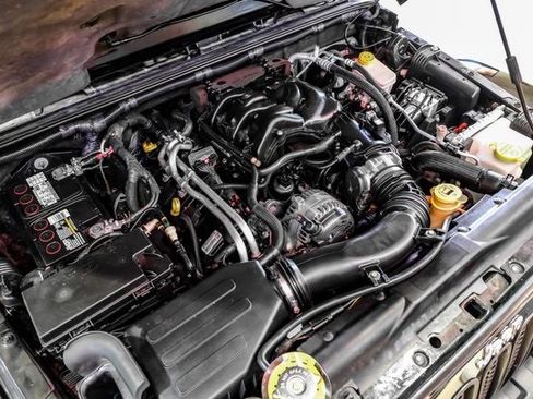 Used 2015 Jeep Wrangler Unlimited Sahara w/ Connectivity Group image 42