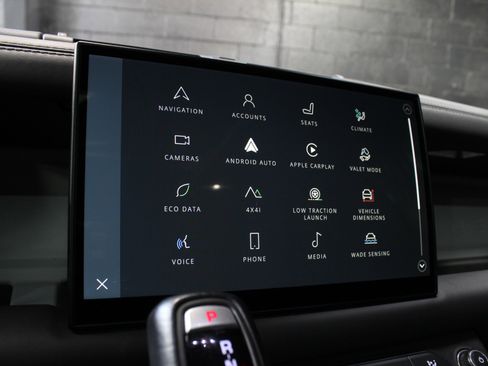 Used 2024 Land Rover Defender 110 SE image 62