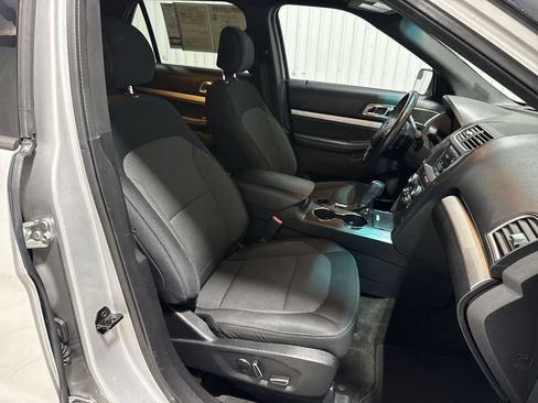 Used 2016 Ford Explorer XLT w/ Equipment Group 201A FWD image 29