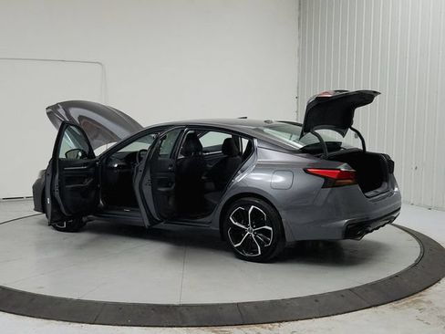 Used 2025 Nissan Altima 2.5 SR FWD image 13