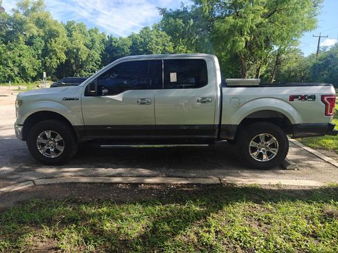 Used 2016 Ford F150 XLT w/ Equipment Group 302A Luxury AWD/4WD image 6