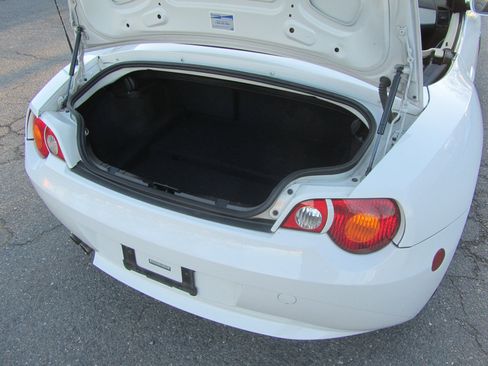 Used 2004 BMW Z4 2.5i image 21