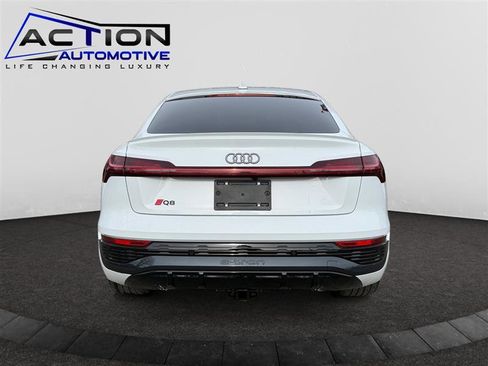 Used 2024 Audi Q8 e-tron Premium Plus image 7