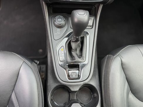 Used 2019 Jeep Cherokee Limited image 25