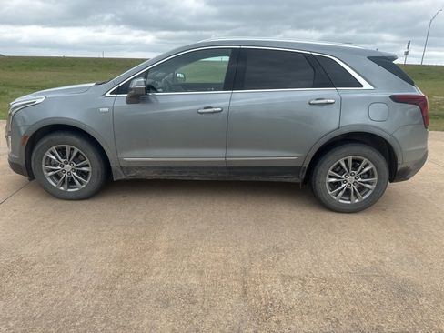 Used 2023 Cadillac XT5 Premium Luxury image 2