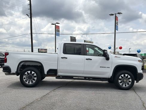 Used 2024 Chevrolet Silverado 2500 Custom w/ Custom Convenience Package AWD/4WD image 9