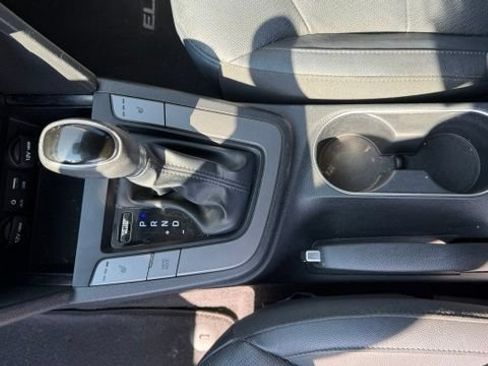 Used 2017 Hyundai Elantra Limited w/ Limited Tech Package 04 FWD image 26