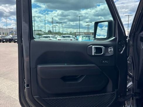 Used 2021 Jeep Wrangler Unlimited Rubicon AWD/4WD image 12