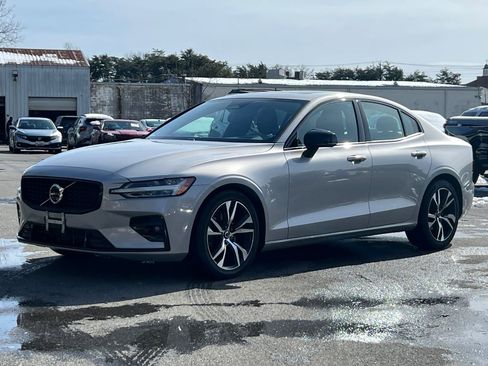 Used 2024 Volvo S60 B5 Core image 2