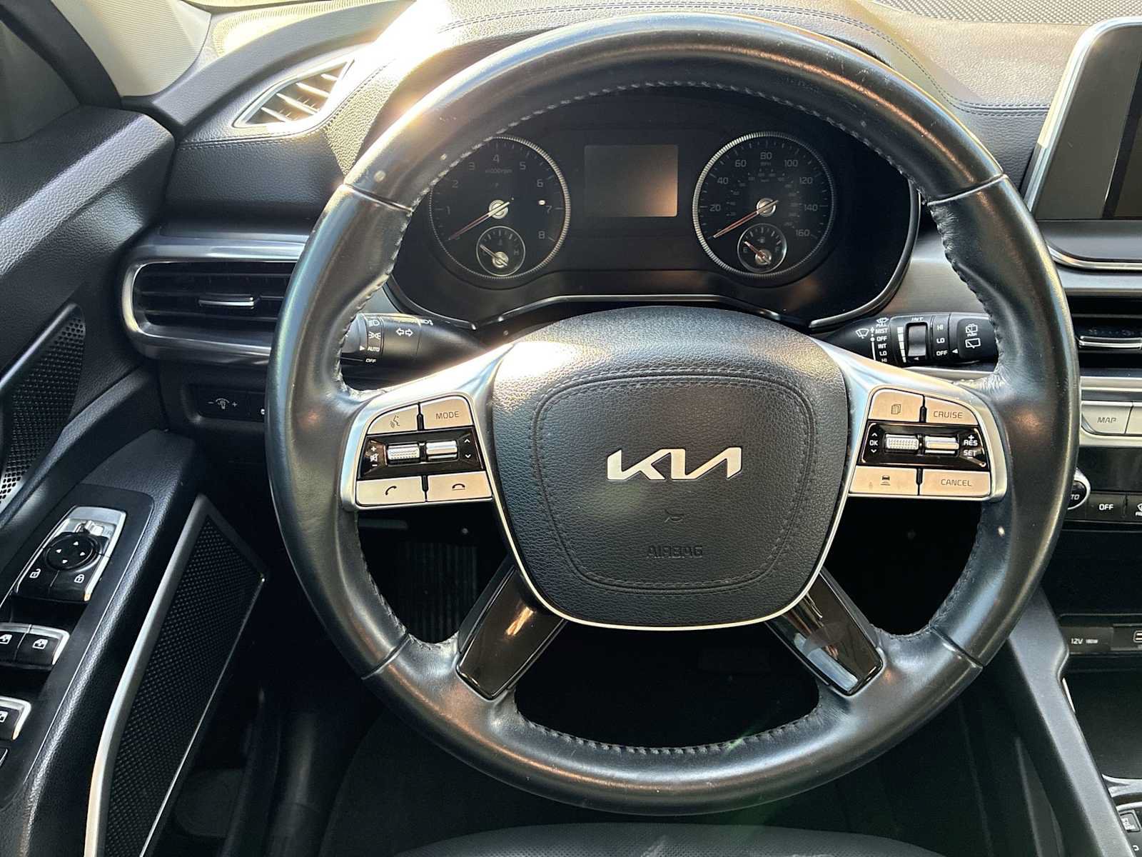 Used 2022 Kia Telluride LX AWD/4WD image 11