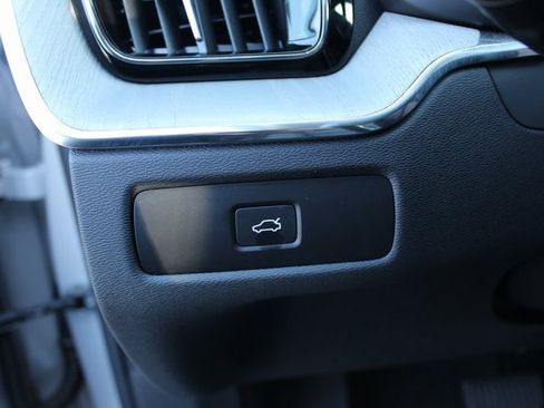 Used 2025 Volvo XC60 B5 Plus image 16