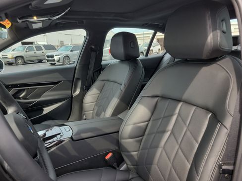 Used 2026 BMW 530i w/ Premium Package RWD image 21