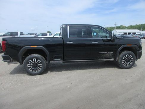 New 2026 GMC Sierra 3500 Denali Ultimate AWD/4WD image 3
