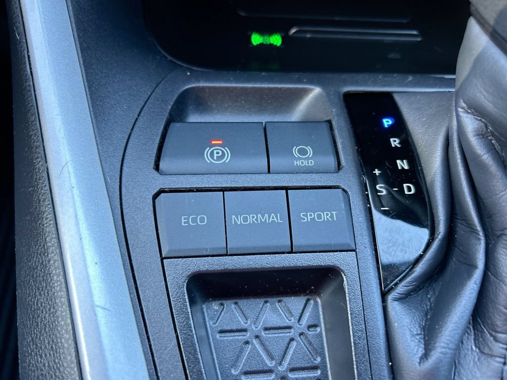 Used 2024 Toyota RAV4 XLE FWD image 34