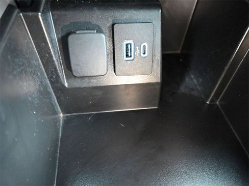 Used 2023 Ford Explorer Limited image 15