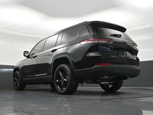Used 2025 Jeep Grand Cherokee L Limited w/ Luxury Tech Group II RWD image 26