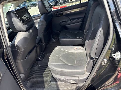 Used 2020 Toyota Highlander Limited FWD image 21