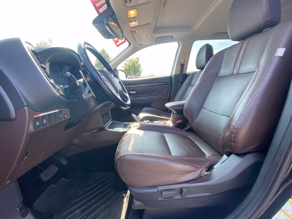 Used 2018 Mitsubishi Outlander GT AWD/4WD image 14