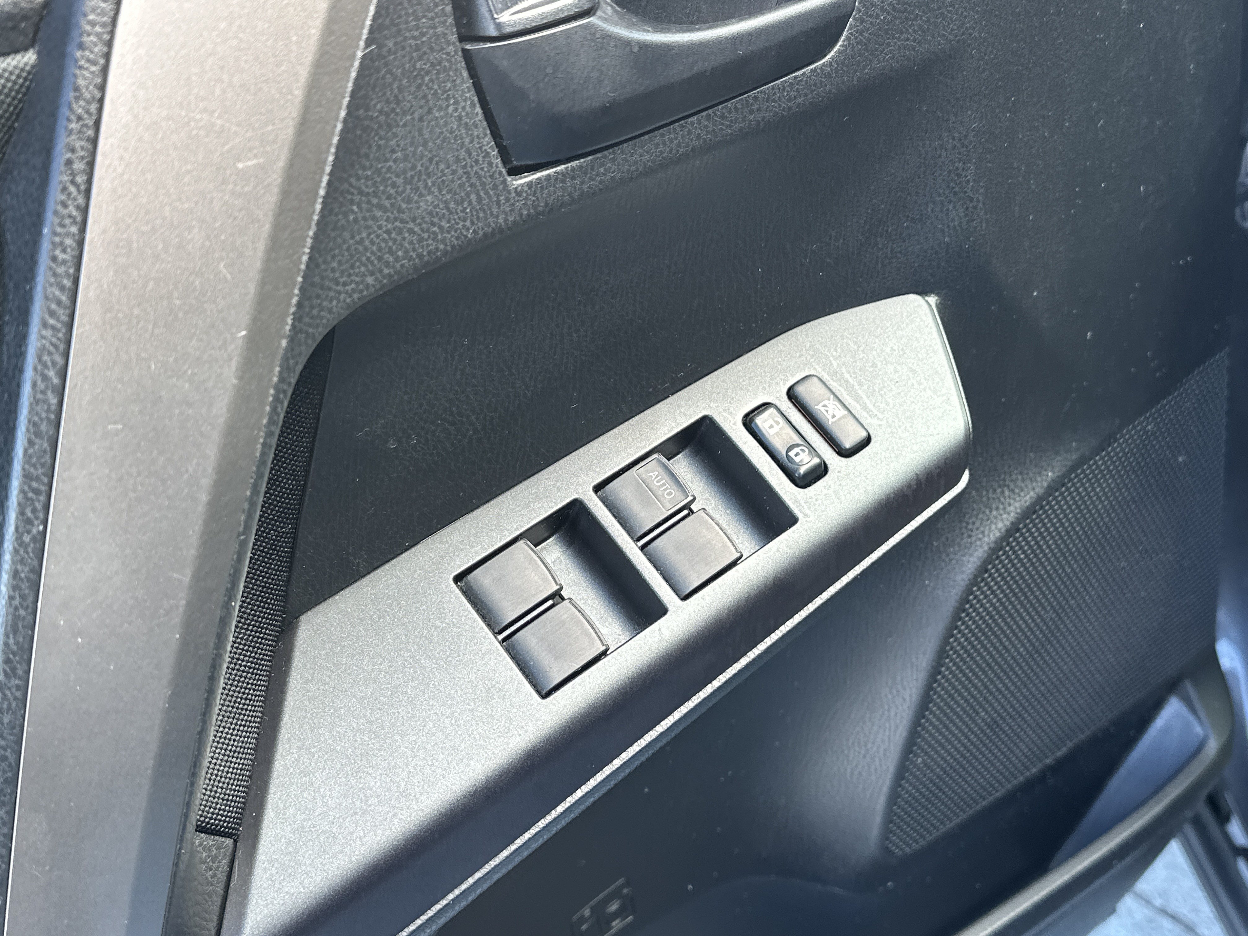 Used 2017 Toyota RAV4 LE FWD image 15