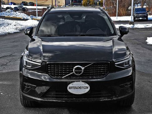 Used 2025 Volvo XC40 B5 Core image 5