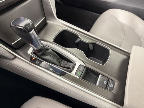 Used 2018 Honda Accord Touring image 25