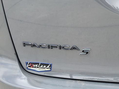Used 2025 Chrysler Pacifica Limited FWD image 19