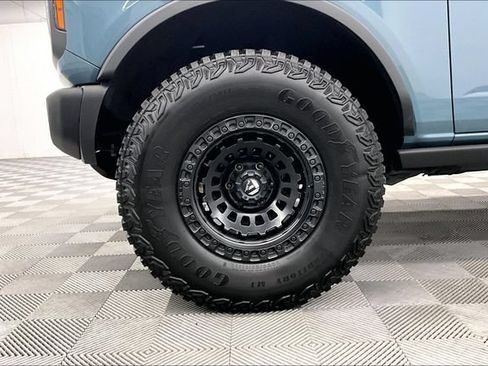 Used 2023 Ford Bronco Badlands w/ Sasquatch Package AWD/4WD image 9