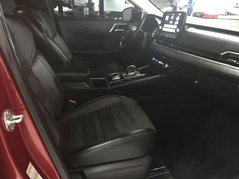 Used 2024 Mitsubishi Outlander SE image 16