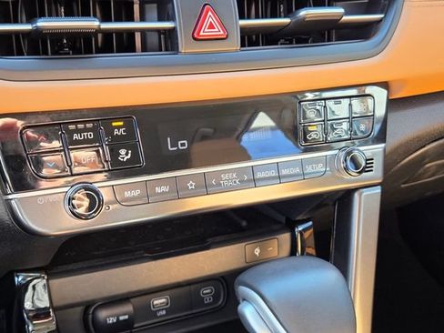 Used 2024 Kia Seltos EX FWD image 22
