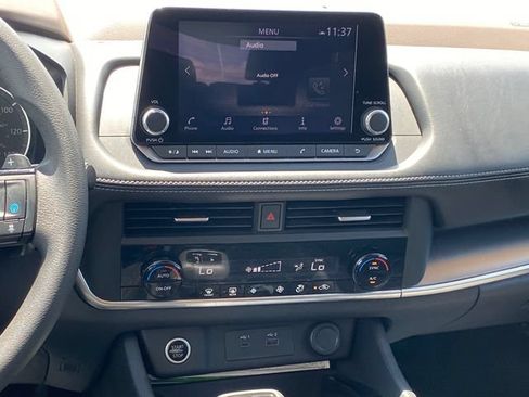 Used 2023 Nissan Rogue SV FWD image 10