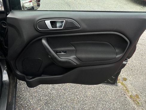 Used 2015 Ford Fiesta SE image 22