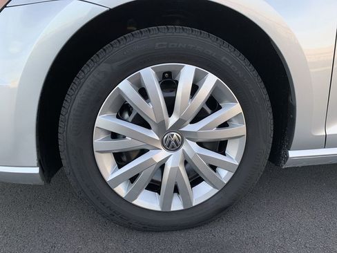 Used 2015 Volkswagen e-Golf Limited Edition image 11