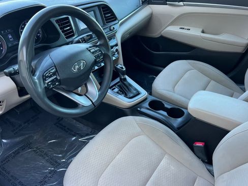 Used 2020 Hyundai Elantra SE FWD image 11