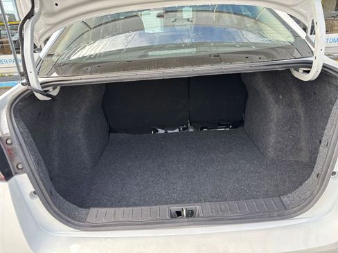 Used 2025 Nissan Versa SV image 31