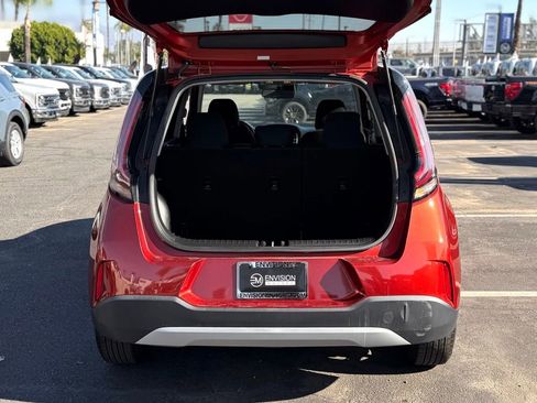 Used 2023 Kia Soul LX w/ LX Technology Package image 11