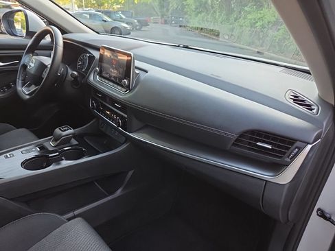 Certified 2025 Nissan Rogue SV FWD image 39